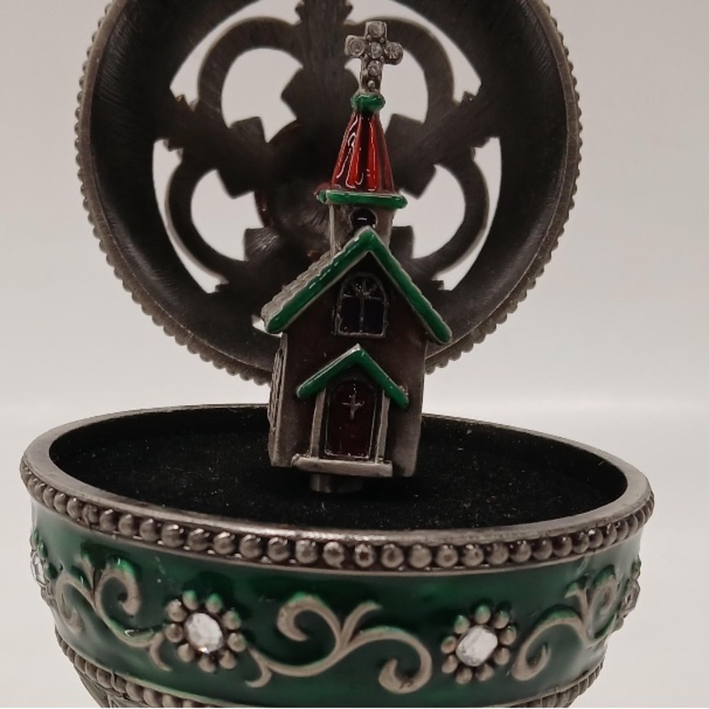 Vintage Silver and Green Decorative Egg w/Hidden Church Musical Trinket Box - Picture 4 of 5